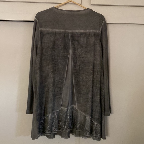 Gray Calstyle Top - Picture 3 of 4